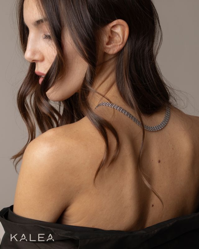 Ci sono collier che ci esaltano con naturale eleganza 🤎

#kaleagioielli #gioielliargento #shoponline #collier #MadeInItaly