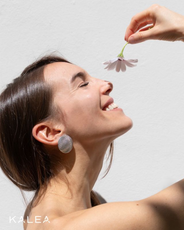 La meraviglia delle meraviglie 🌸

I nostri orecchini ✨ SPARKLING ✨ diventeranno il tuo accessorio preferito per le occasioni dove serve splendere per davvero! 

Non lasciarteli scappare sul nostro sito 🛍️

 #kaleagioielli #MadeInItaly #gioielliargento #shoponline #orecchini